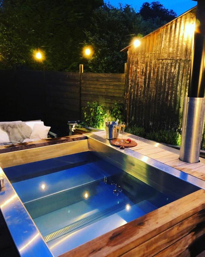 Luxury Barn With Hot Tub, Spa Treatments, Private Dining Little Budworth Exteriér fotografie